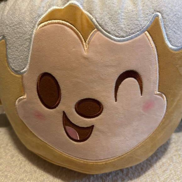 Mickey Mouse Cinnamon Swirl Bun Plush - Picture 4 of 6